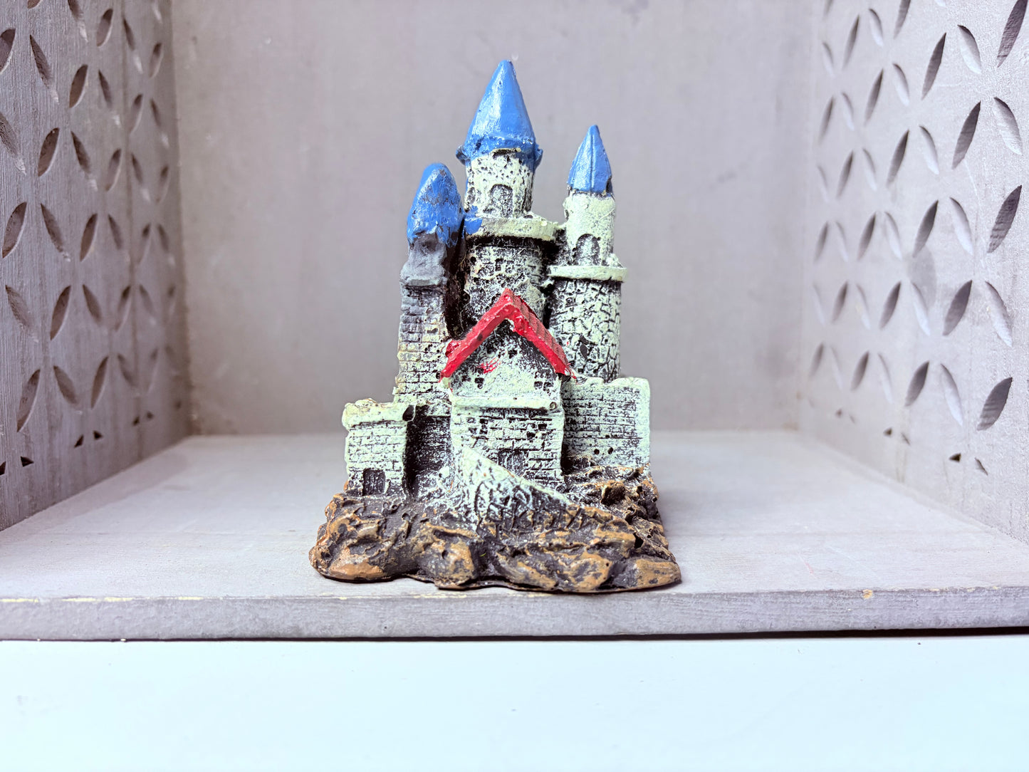 Castle aquarium decor